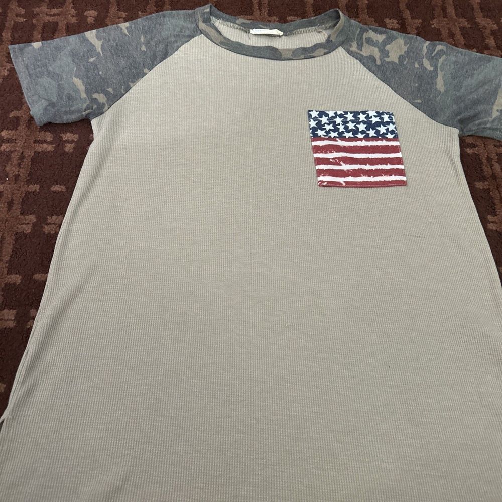 First Love Camo Raglan Waffle Knit Top American Flag‎ Pocket Tan Green Small